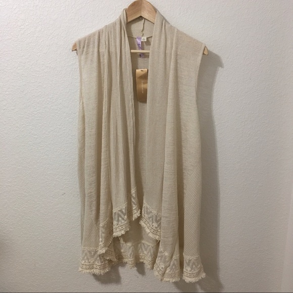 Francesca's Collections Sweaters - Francesca's Closet Alya Sleeveless Cardigan